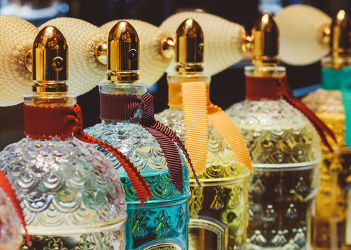 Ancient Roman Perfume: Scent, Culture & History Unveiled